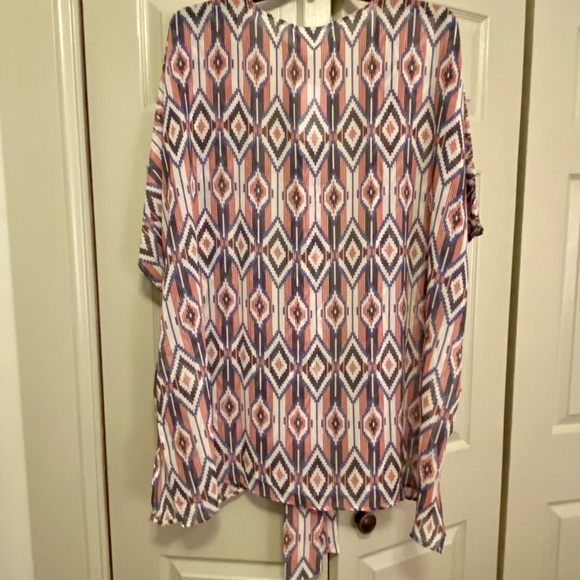 LuLaRoe Daphne Aztec Print Sheer Kimono Overlay - Picture 4 of 5